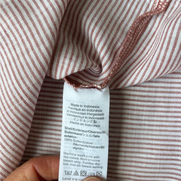 Madewell Red and White striped V-Neck Women's Top with button accents Feminine S - Picture 8 of 8